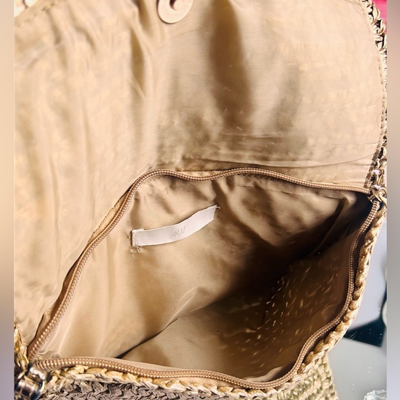 H&M Crochet Raffia Gold Woven Clutch
Half Moon/ Straw Wristlet Purse - Picture 6 of 11